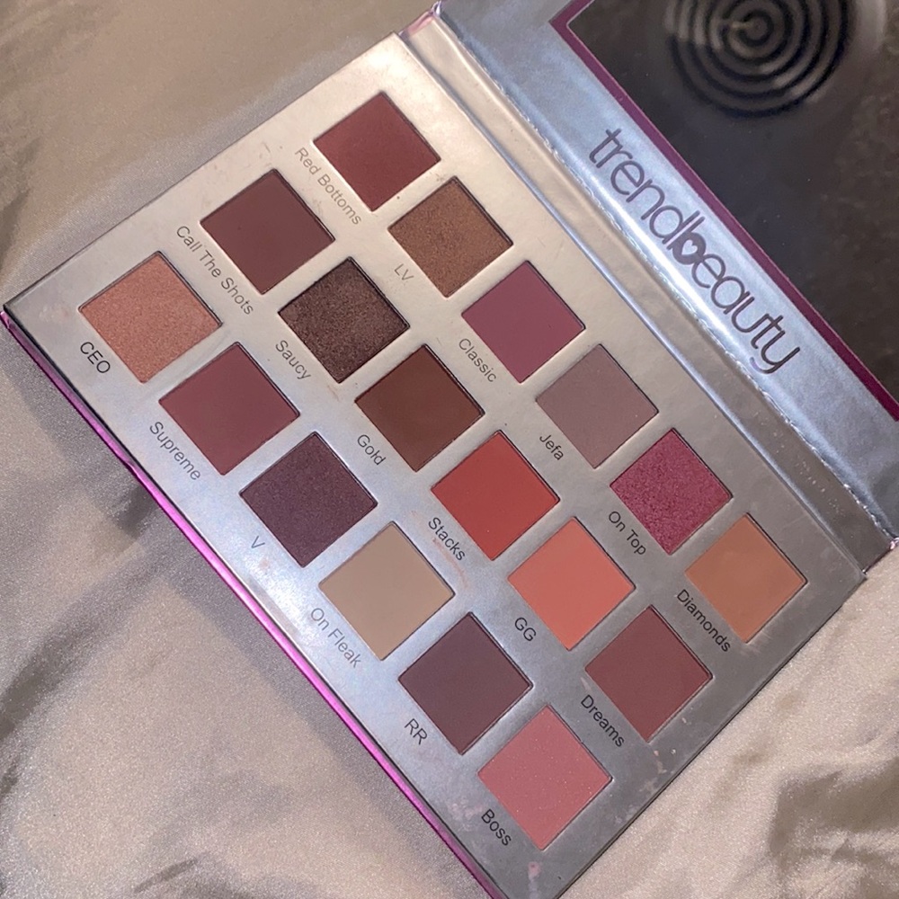 “Like A Boss” Neutral and Colorful eyeshadow palette